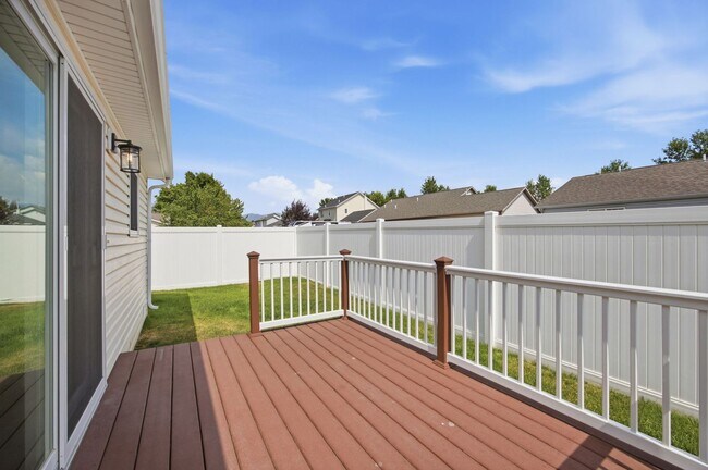 Building Photo - 2704 Stratford Ln