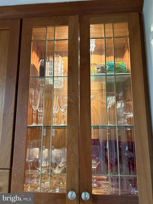 Building Photo - 5 Cedar Woods Dr