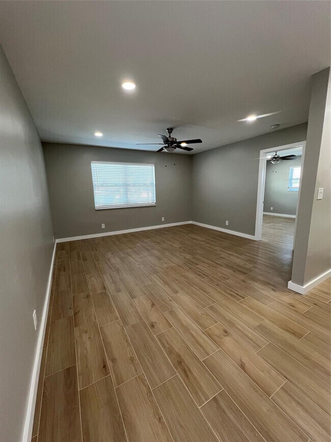 Building Photo - 2016 NE 17th Ct