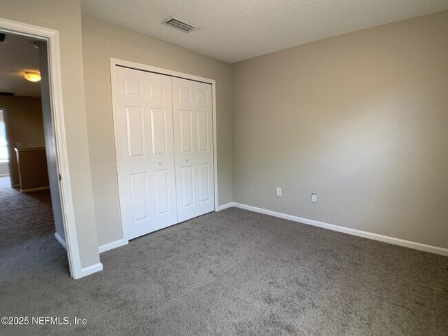 Building Photo - 647 Acorn Chase Dr