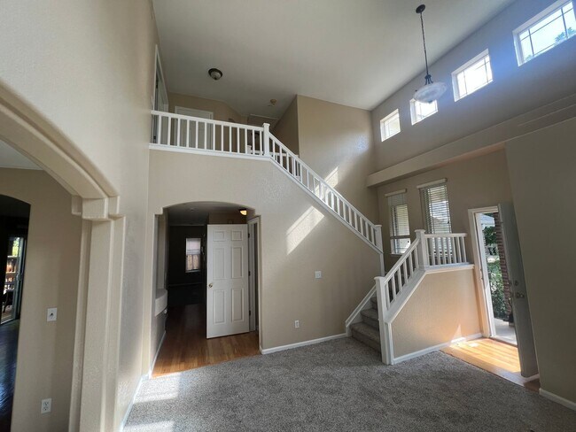 Building Photo - Stunning Home for Rent in Littleton - Lice...