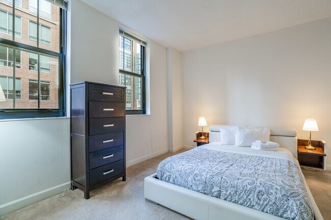 Building Photo - 301-499 President Street-SI ID1013815P