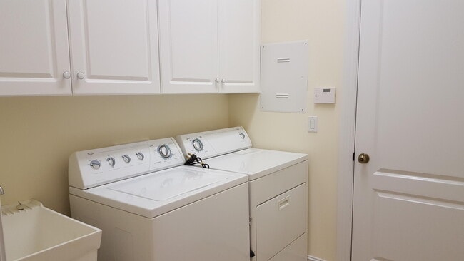 Building Photo - 1825 Bridgepointe Cir