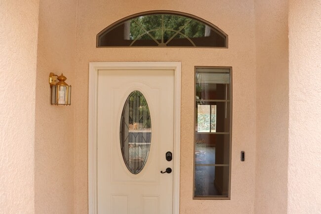 Building Photo - Three bedroom home in Canyon de Flores