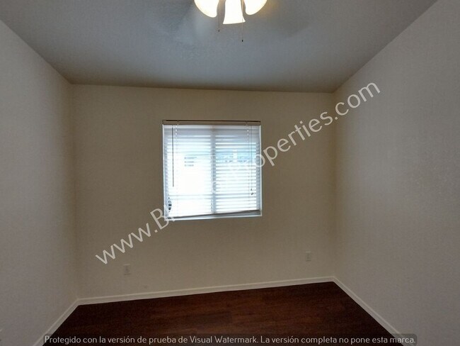 Building Photo - 915 N Silverleaf Oak Pl