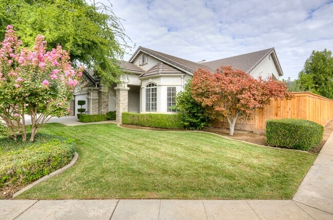 Building Photo - 2898 E Pryor Dr