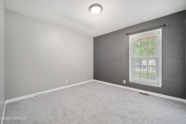 Building Photo - 206 Lorraine Ct