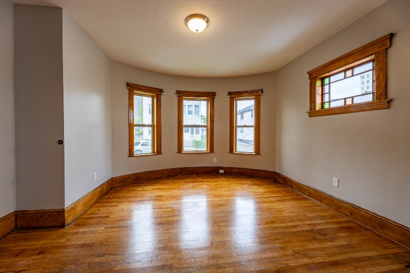 Building Photo - 36 Blossom St