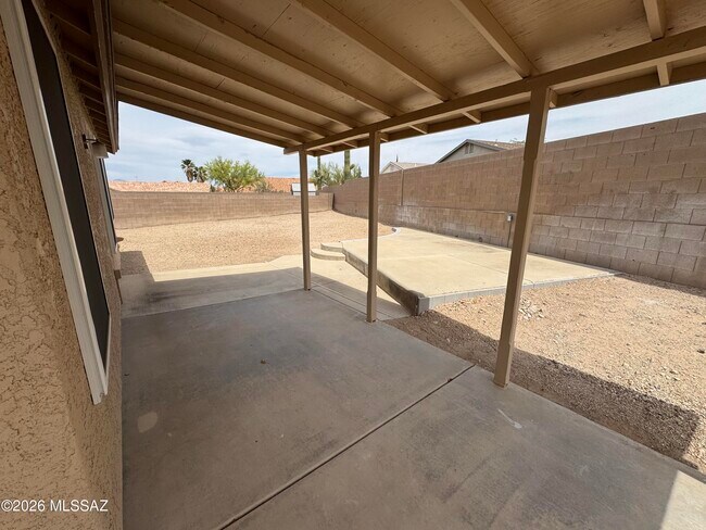 Building Photo - 7815 S Wild Primrose Ave