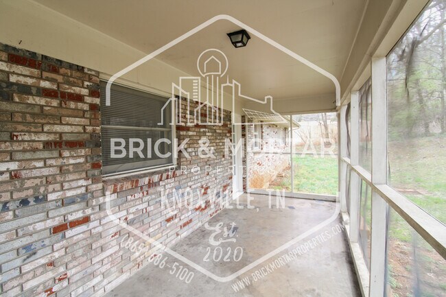 Building Photo - 209 Medford Rd