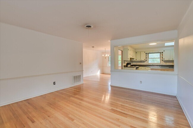 Building Photo - 1654 Pendleton Rd
