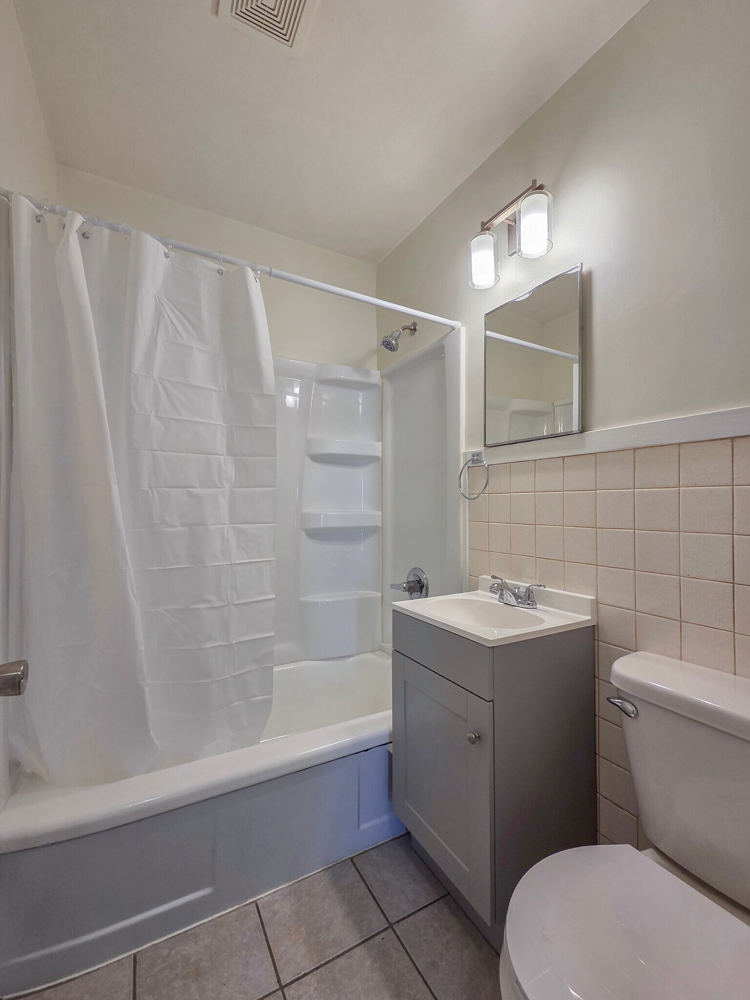 Building Photo - 3804 Johnson Ave