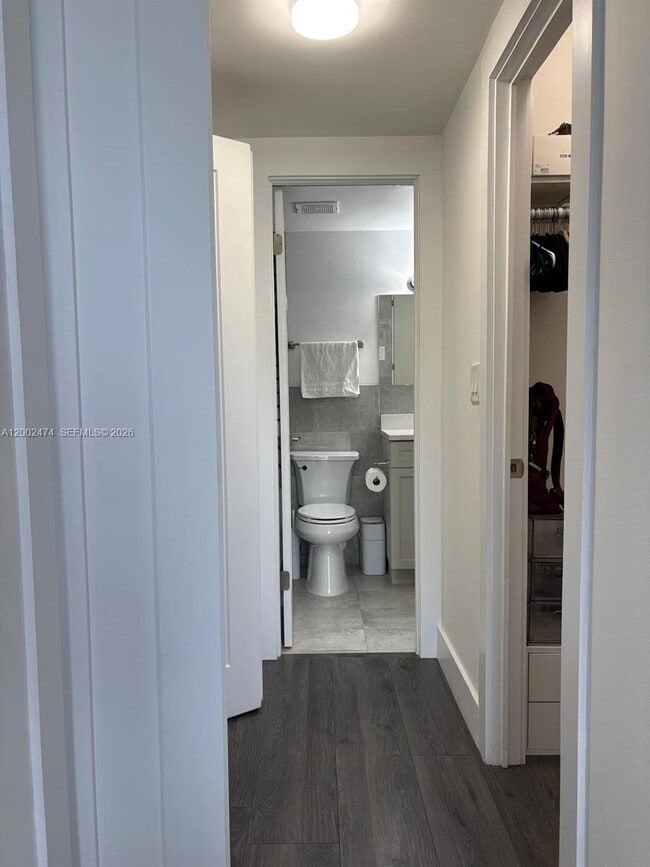 Building Photo - 4200 Hillcrest Dr