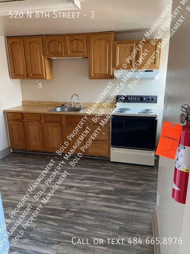 Building Photo - 520 N 8th St