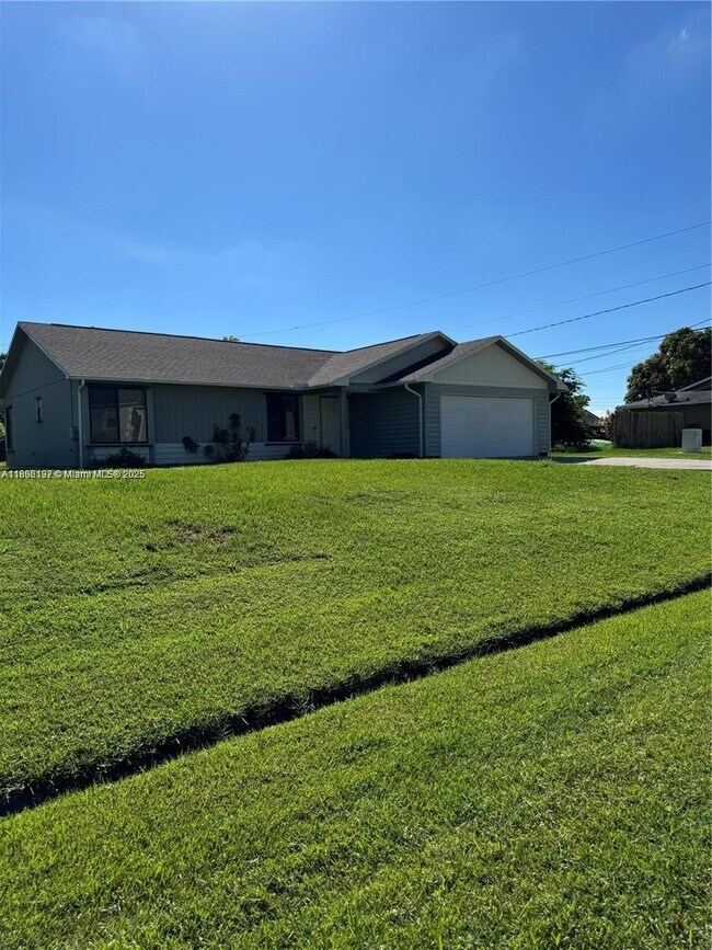 Primary Photo - 4057 SW Haycroft St