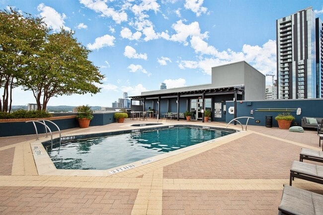 Building Photo - 54 Rainey St