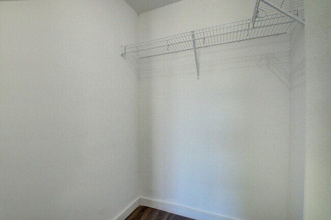 Building Photo - 1749 15th Ave N