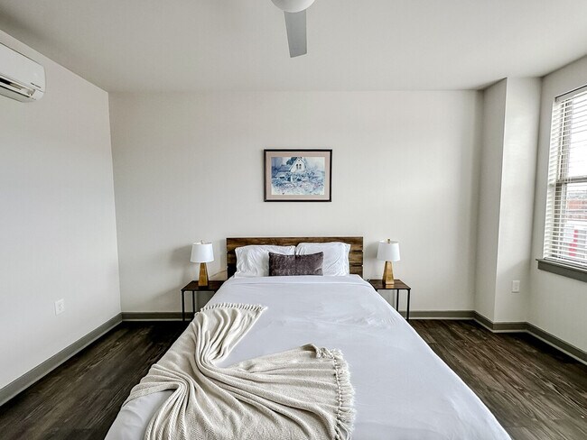 Building Photo - 111 E 4th St