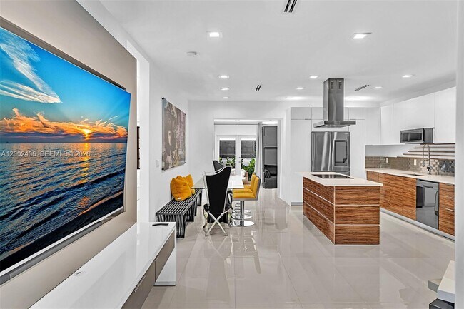 Building Photo - 1002 10th St