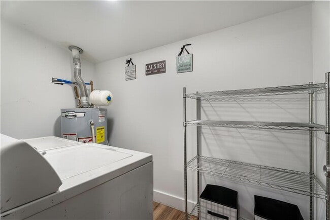 Building Photo - 2802 Palm Dr