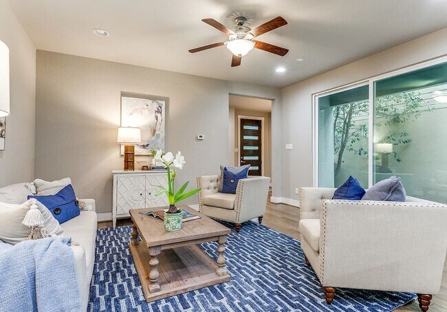 Building Photo - Townhome For Rent