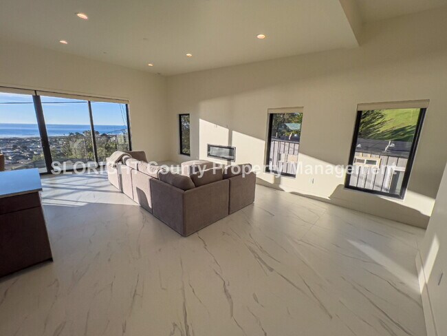 Building Photo - AVAILABLE NOW - Executive Luxury Ocean-View Home in Prime Morro Bay Location - 3 Bed / 3 Bath