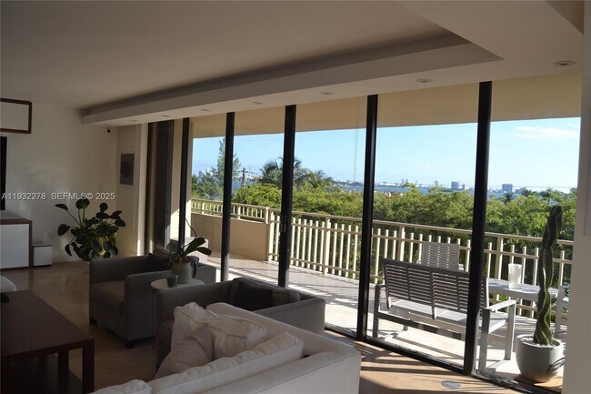 Building Photo - 11113 Biscayne Blvd