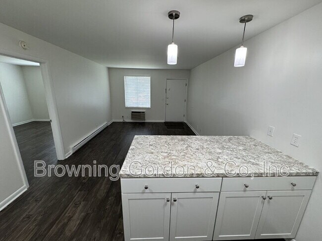 Building Photo - 2601 Hillsboro Pike