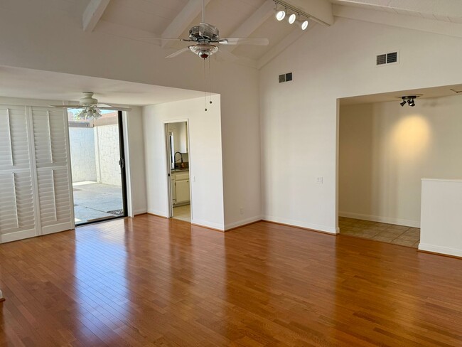 Building Photo - Charming 2-Bedroom Condo in the Coveted Ca...