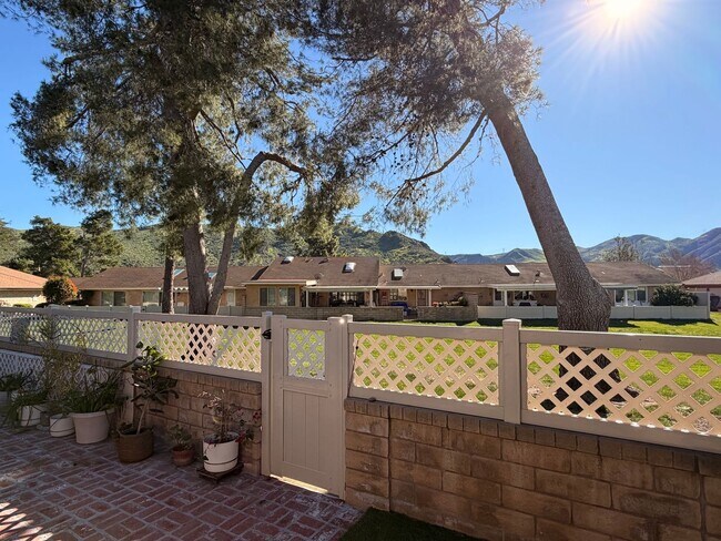 Building Photo - Fully furnished (short term) home in Camarillo's Premier Senior Community - Leisure Village