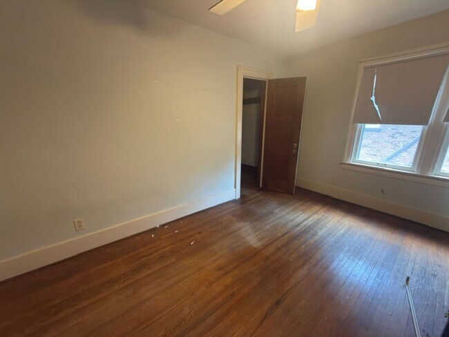 Building Photo - 1004 S Busey Ave