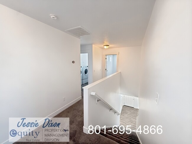 Building Photo - 1822 W Parkview Dr