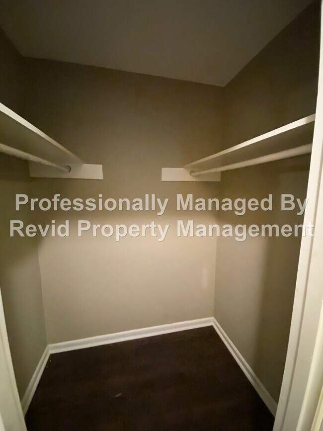 Building Photo - Quaint 1 Bed/1 Bath Apartment