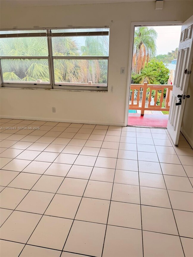 Building Photo - 241 SE 9th Ave