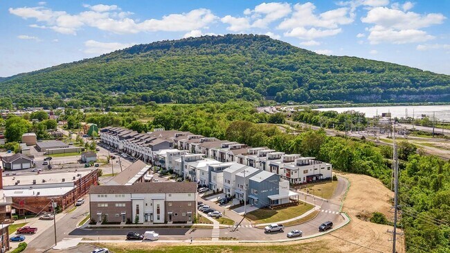 Building Photo - 3125 St Elmo Ave