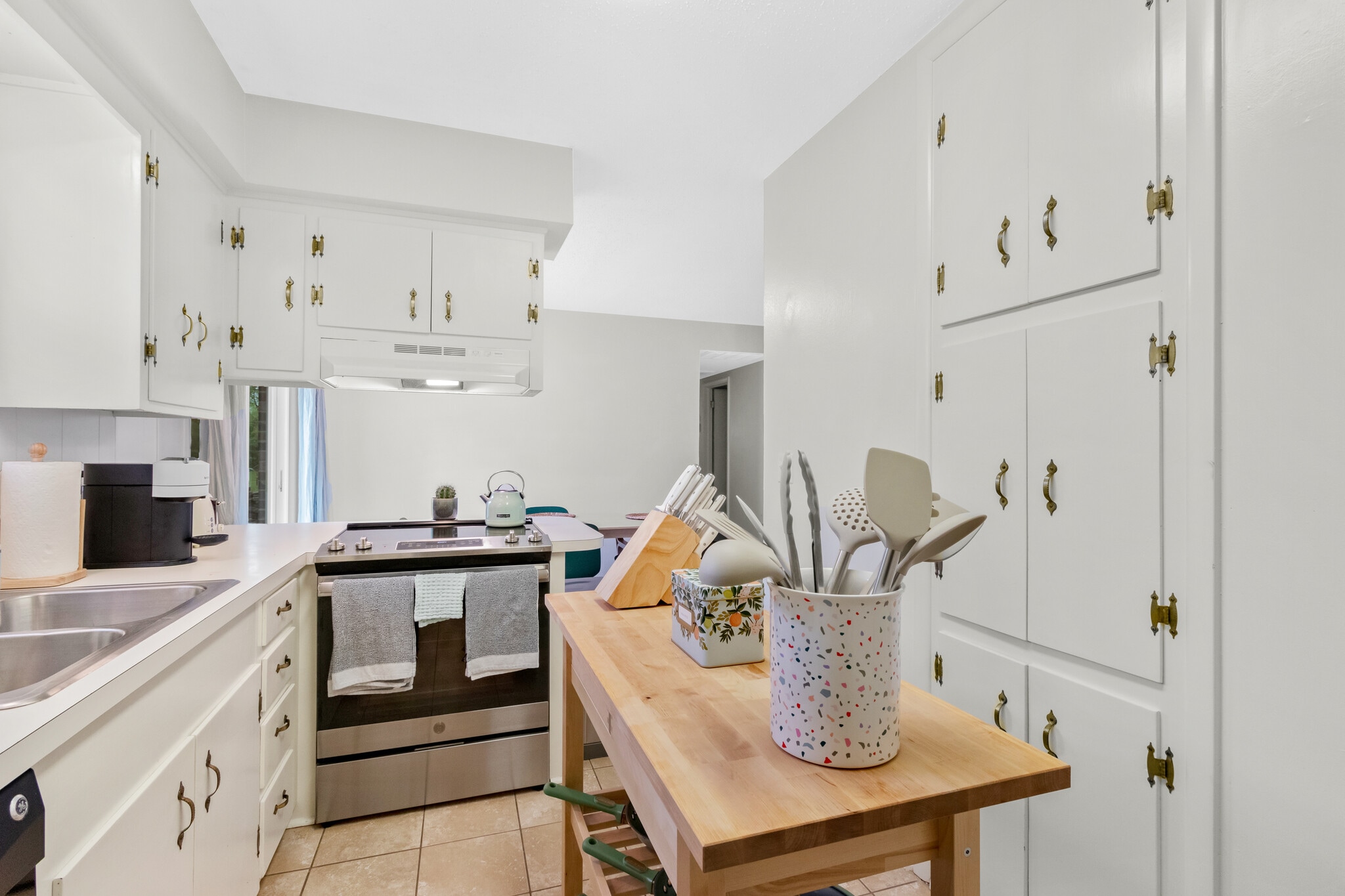 Building Photo - 840 W Davis St