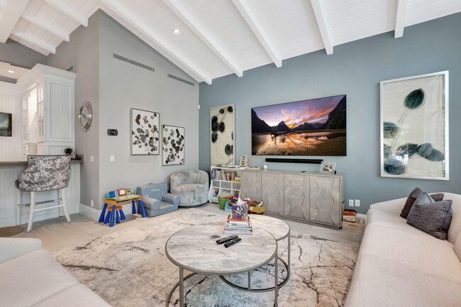 Building Photo - 5747 Paddington Way