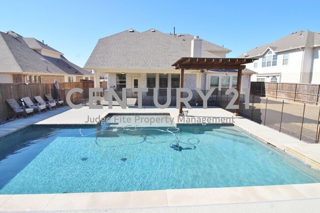 Building Photo - Executive 2-Story 5/4/2 with Sparkling In-Ground Pool in Mansfield!