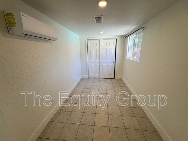 Building Photo - 1085 E Academy Ave