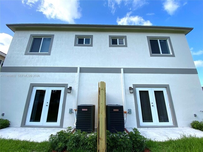 Building Photo - 5860 Lincoln St