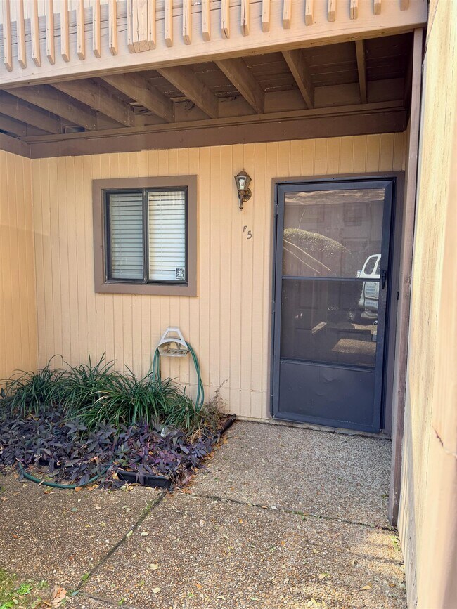 Building Photo - 216 Dixie Dr