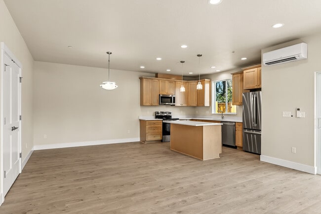Building Photo - 2278 Sandy Dr