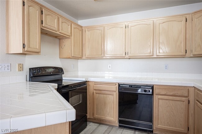 Building Photo - 8301 Boseck Dr