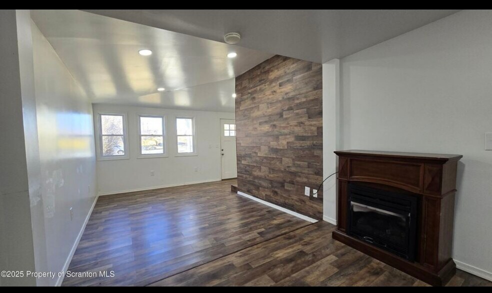 Building Photo - 1119 Prospect Ave