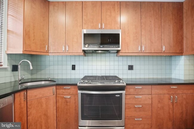 Building Photo - 275 S 3rd St