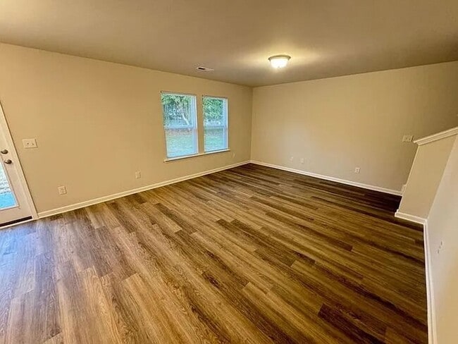 Building Photo - Modern Four Bedroom Home