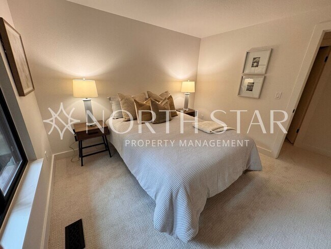 Building Photo - Remodeled Single Level Living.