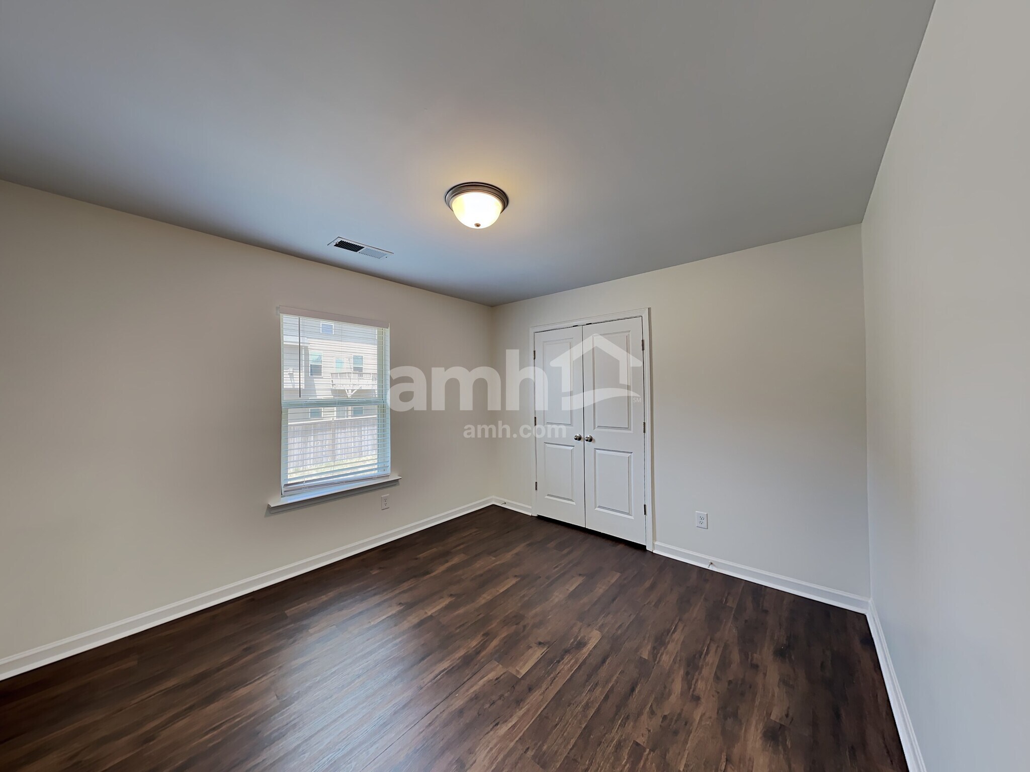 Building Photo - 1522 Balvaird Dr SE