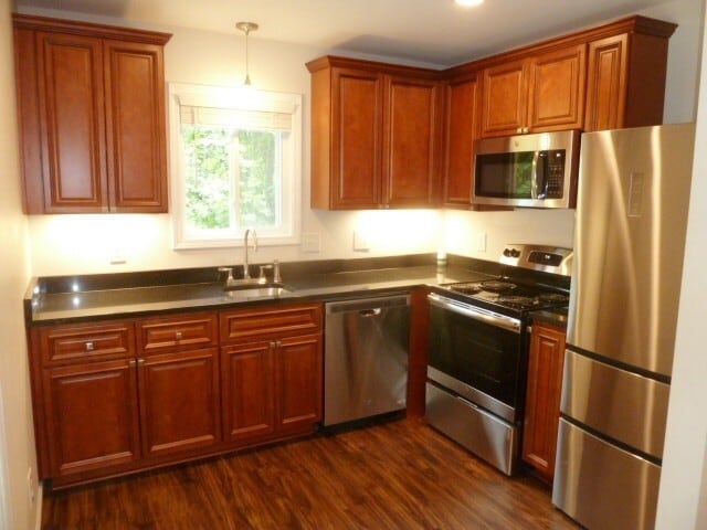 Building Photo - Sleek and Stylish, newly renovated 2 bedro...