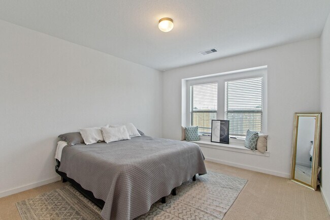 Building Photo - 12335 Summerbrook Dr